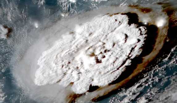 Это одно из самых мощных извержений, когда-либо снятых со спутника